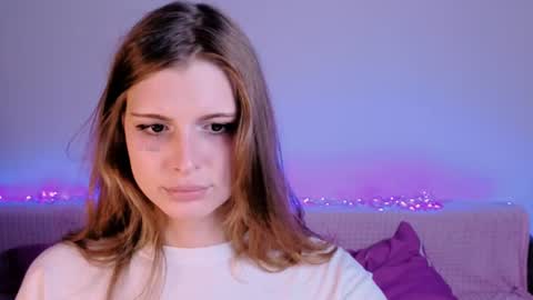 LouiseKane online show from August 1, 8:37 pm