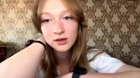 louracryderman online show from August 7, 6:24 am