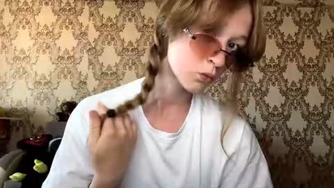 louracryderman online show from August 7, 7:30 am