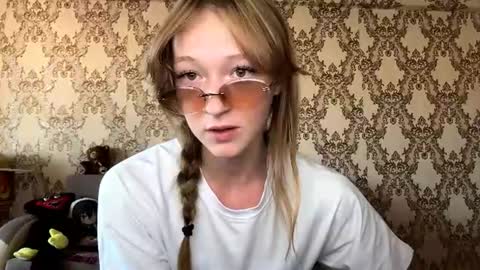 louracryderman online show from August 7, 8:36 am