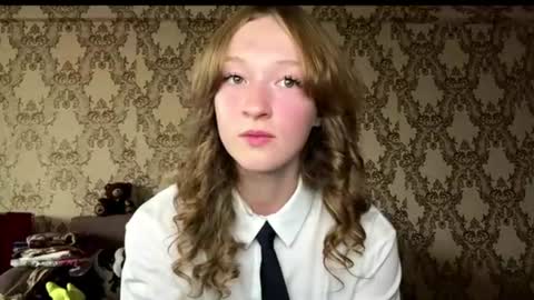 louracryderman online show from August 8, 11:27 pm