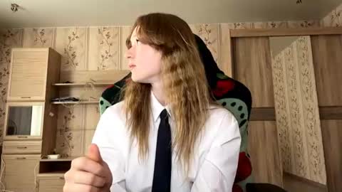 louracryderman online show from August 10, 2:02 am