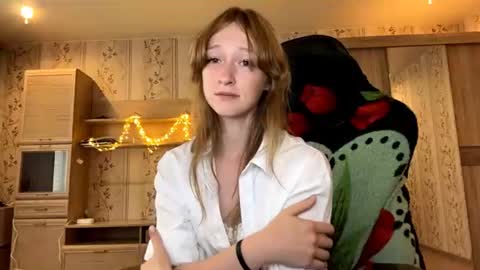 louracryderman online show from August 10, 7:43 am