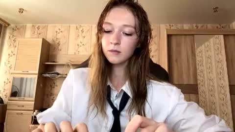 louracryderman online show from August 11, 7:32 am