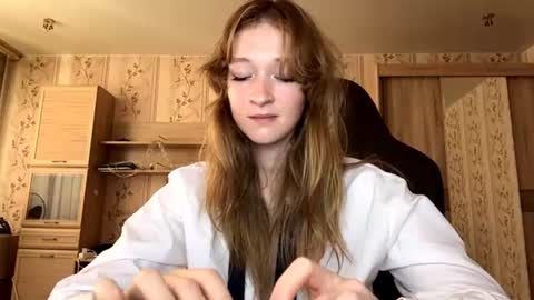louracryderman online show from August 11, 8:38 am
