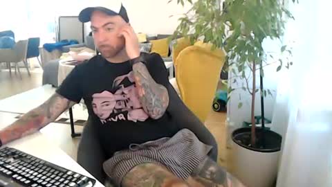 Guapito online show from June 23, 9:21 am