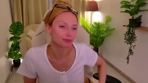 love_call online show from August 1, 6:52 am
