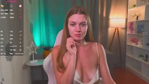 lovellalipss online show from August 12, 4:53 pm