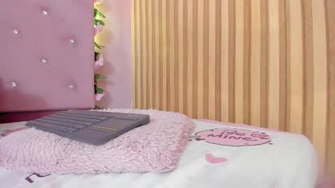 Kissy online show from September 3, 8:45 pm