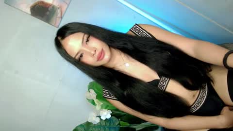 lovely_felicity online show from July 21, 9:28 pm