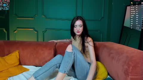 lovely_lo online show from August 6, 7:02 pm
