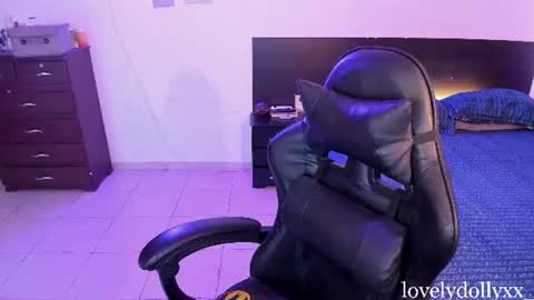 lovely online show from August 13, 3:26 pm