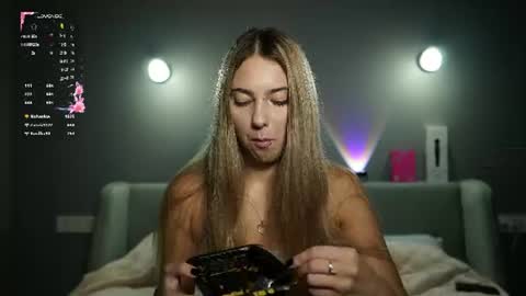 lovelygracee online show from August 14, 4:21 pm