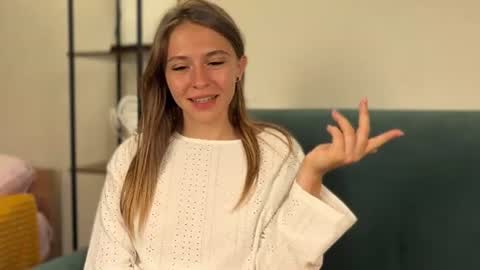 Kate only online show from August 5, 5:00 pm