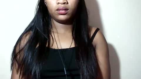 lovelylarra online show from August 12, 7:22 am