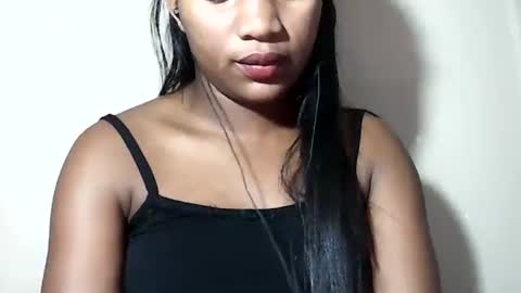 lovelylarra online show from August 12, 10:45 pm
