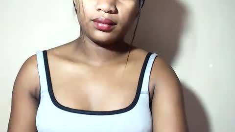 lovelylarra online show from August 13, 7:44 am