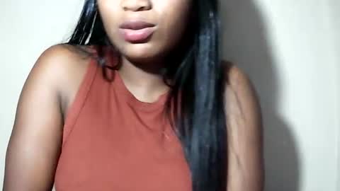 lovelylarra online show from August 15, 10:19 am