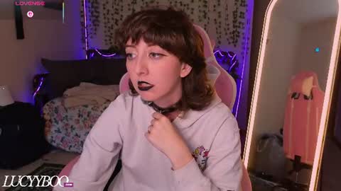 lovelylittlelucyy online show from July 17, 12:10 am