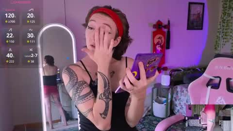 lovelylittlelucyy online show from August 12, 8:44 pm