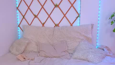 lovelymoon_ online show from July 22, 4:48 am