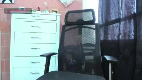 lovemia__ online show from August 13, 1:25 pm