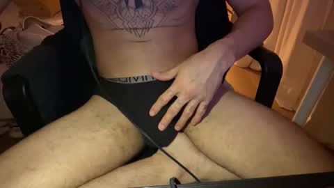 loveweed22 online show from April 29, 9:50 pm