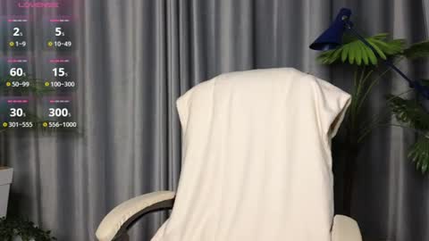 lowkeywild_ online show from August 5, 9:07 am