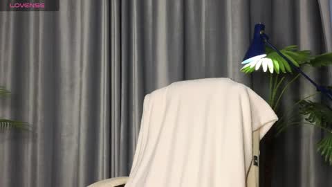 lowkeywild_ online show from August 10, 4:14 am