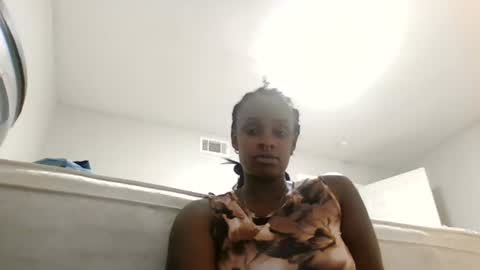 loyalbambi online show from July 18, 1:39 am