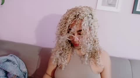 luana_curly online show from April 21, 2:49 pm