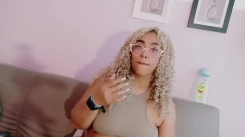 luana_curly online show from April 21, 5:16 pm