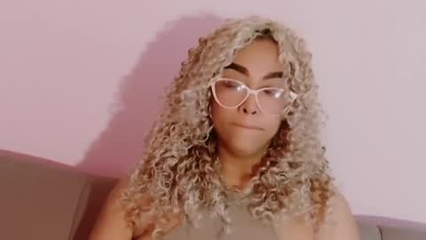 luana_curly online show from April 21, 7:28 pm