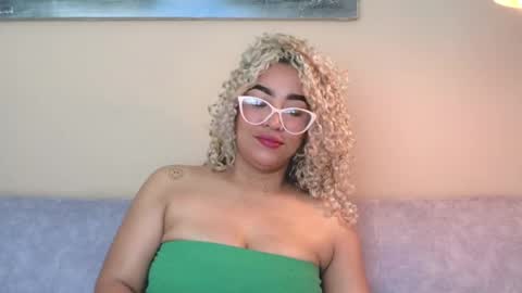 luana_curly online show from April 22, 2:09 pm