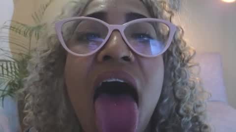 luana_curly online show from April 24, 6:39 am