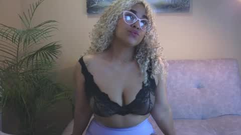 luana_curly online show from April 24, 8:51 am