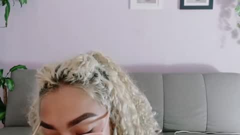 luana_curly online show from April 25, 3:56 am