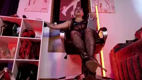 luanadabbraccio_ online show from July 8, 3:49 pm