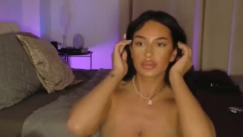 Luana Dess online show from May 7, 9:05 pm