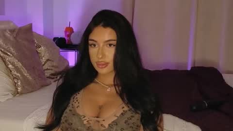 Luana Dess online show from May 11, 8:00 pm