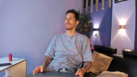 Lucas online show from April 19, 8:24 am