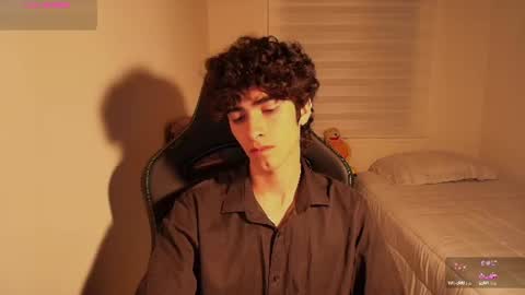 lucas_xo online show from June 13, 3:25 am