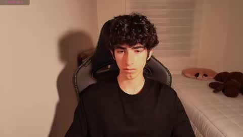 lucas_xo online show from June 15, 11:47 pm
