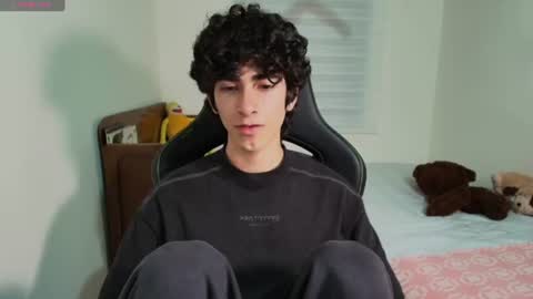lucas_xo online show from June 26, 12:36 am
