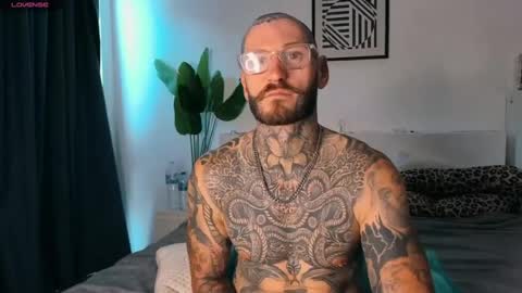 lucasexclusive online show from August 2, 9:27 am