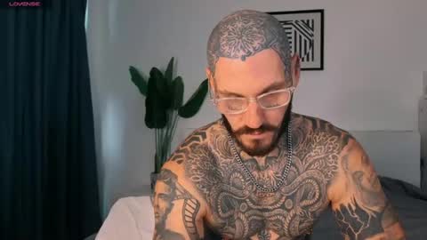 lucasexclusive online show from August 14, 4:05 am