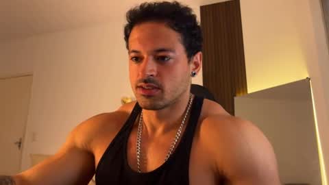 lucasfit24 online show from August 5, 3:21 pm