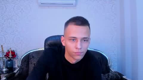 lucaskaur online show from August 19, 4:03 pm