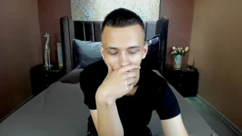 lucaskaur online show from August 22, 12:22 pm