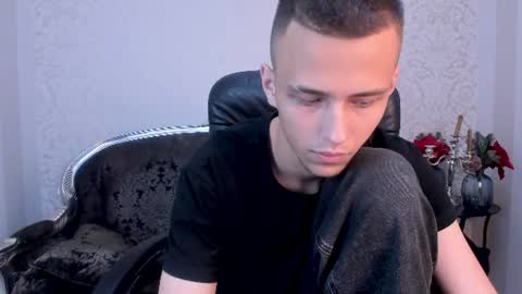 lucaskaur online show from August 23, 4:25 pm